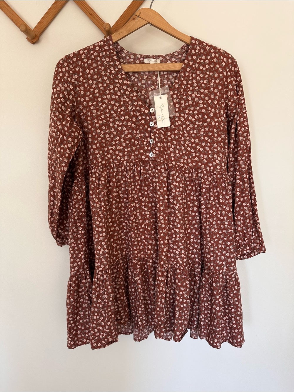 RYLEE AND CRU Women's Floral Tiered Dress - Rust with White Floral